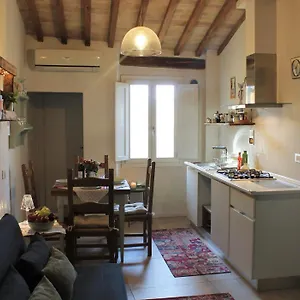 Luminoso E Silenzioso Centro Apartment